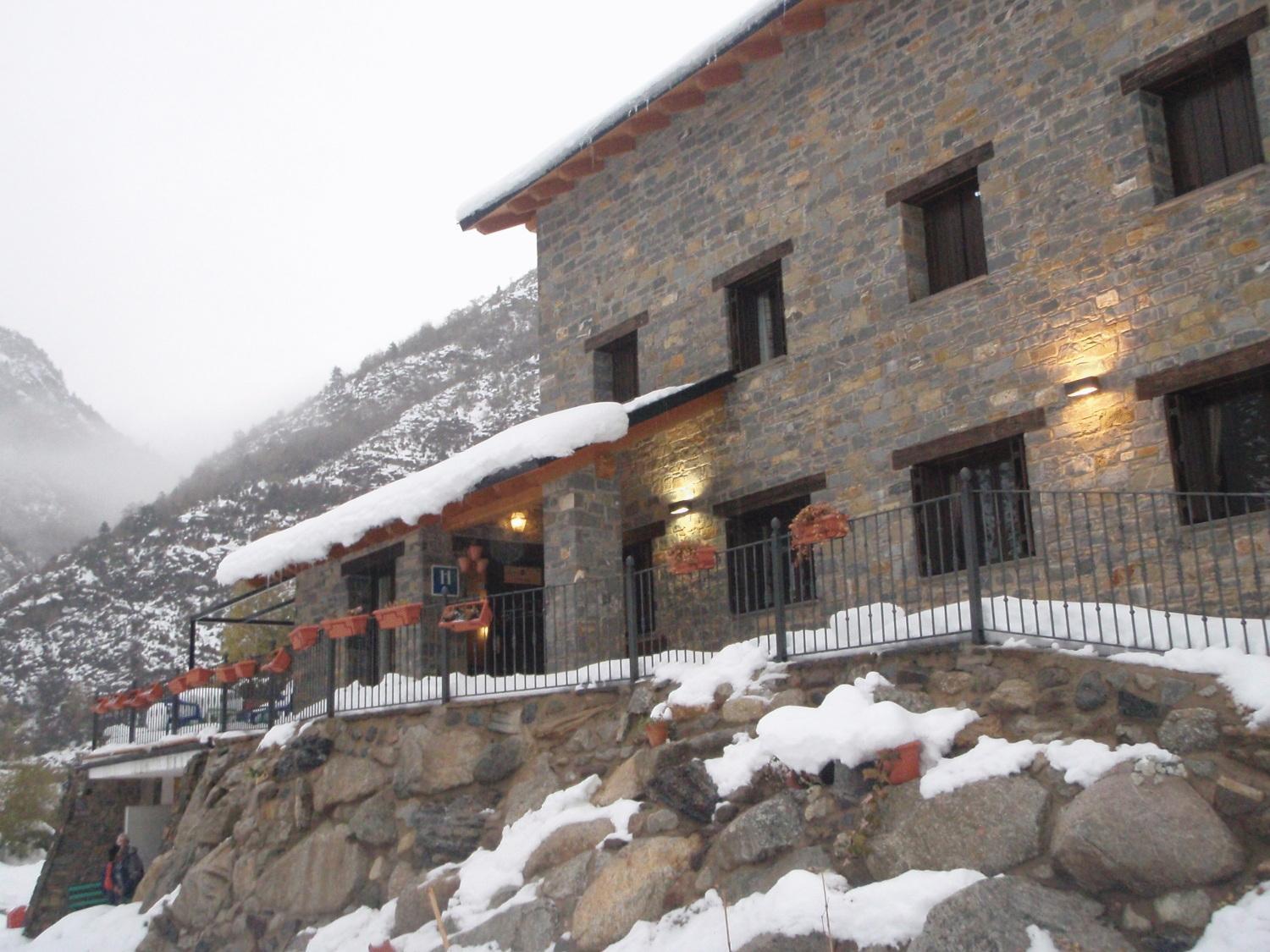 Hostal Parque Natural Benasque Exterior photo